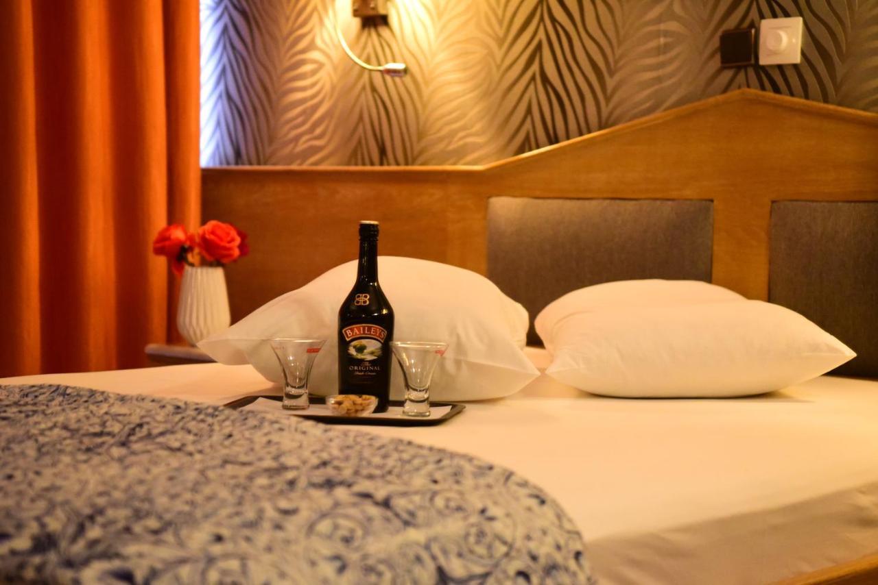 Eva Hotel Пирей Экстерьер фото