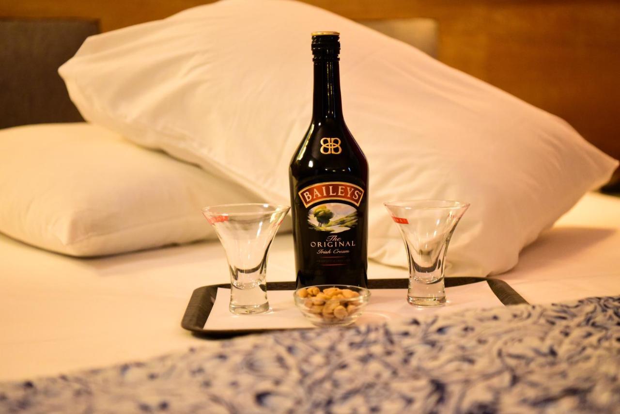 Eva Hotel Пирей Экстерьер фото