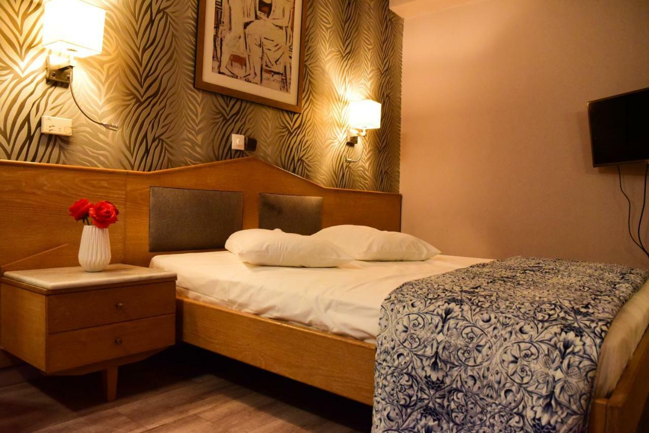 Eva Hotel Пирей Экстерьер фото